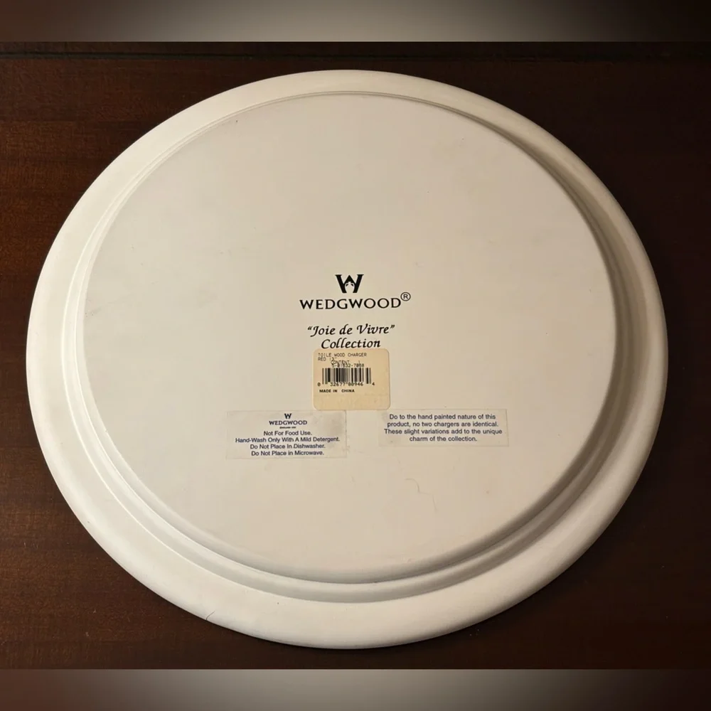Wedgwood Toile Elegant Red and White Decorative Plate “Joie de vivre” Collection